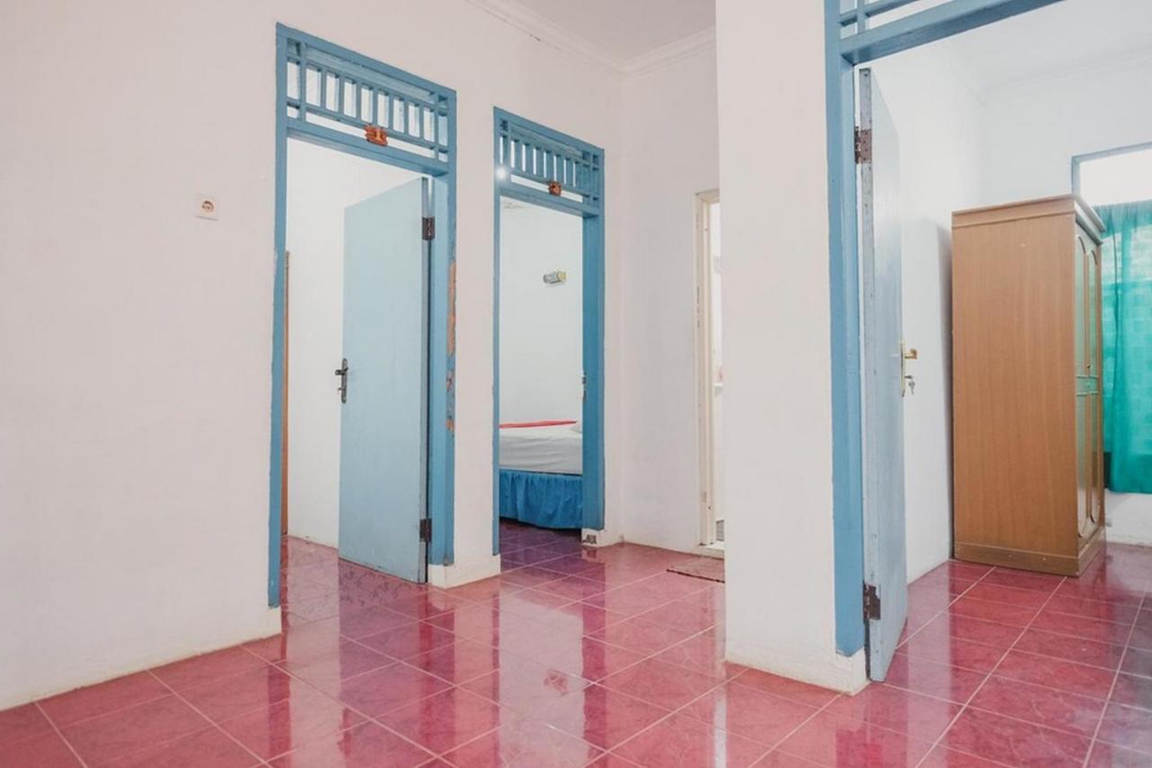 Готель Reddoorz Near Pantai Florida Anyer Серанг Екстер'єр фото