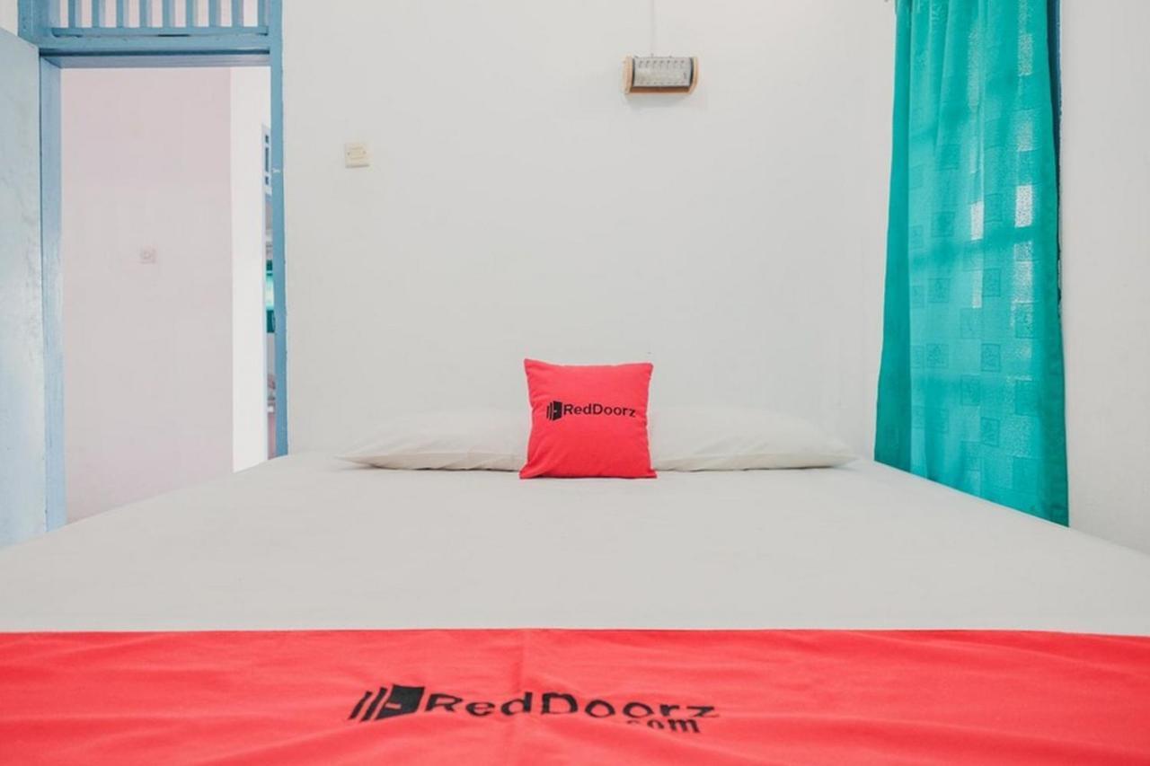 Готель Reddoorz Near Pantai Florida Anyer Серанг Екстер'єр фото