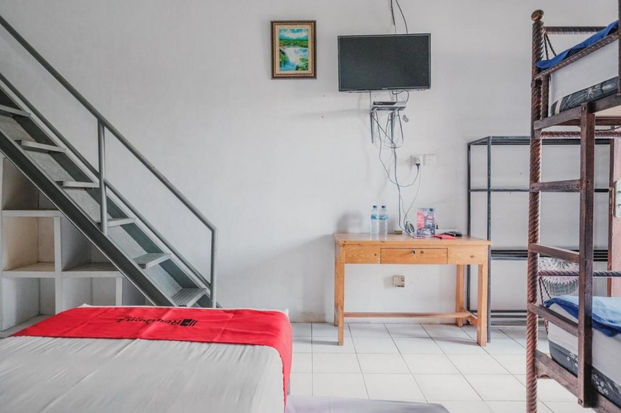 Готель Reddoorz Near Pantai Florida Anyer Серанг Екстер'єр фото