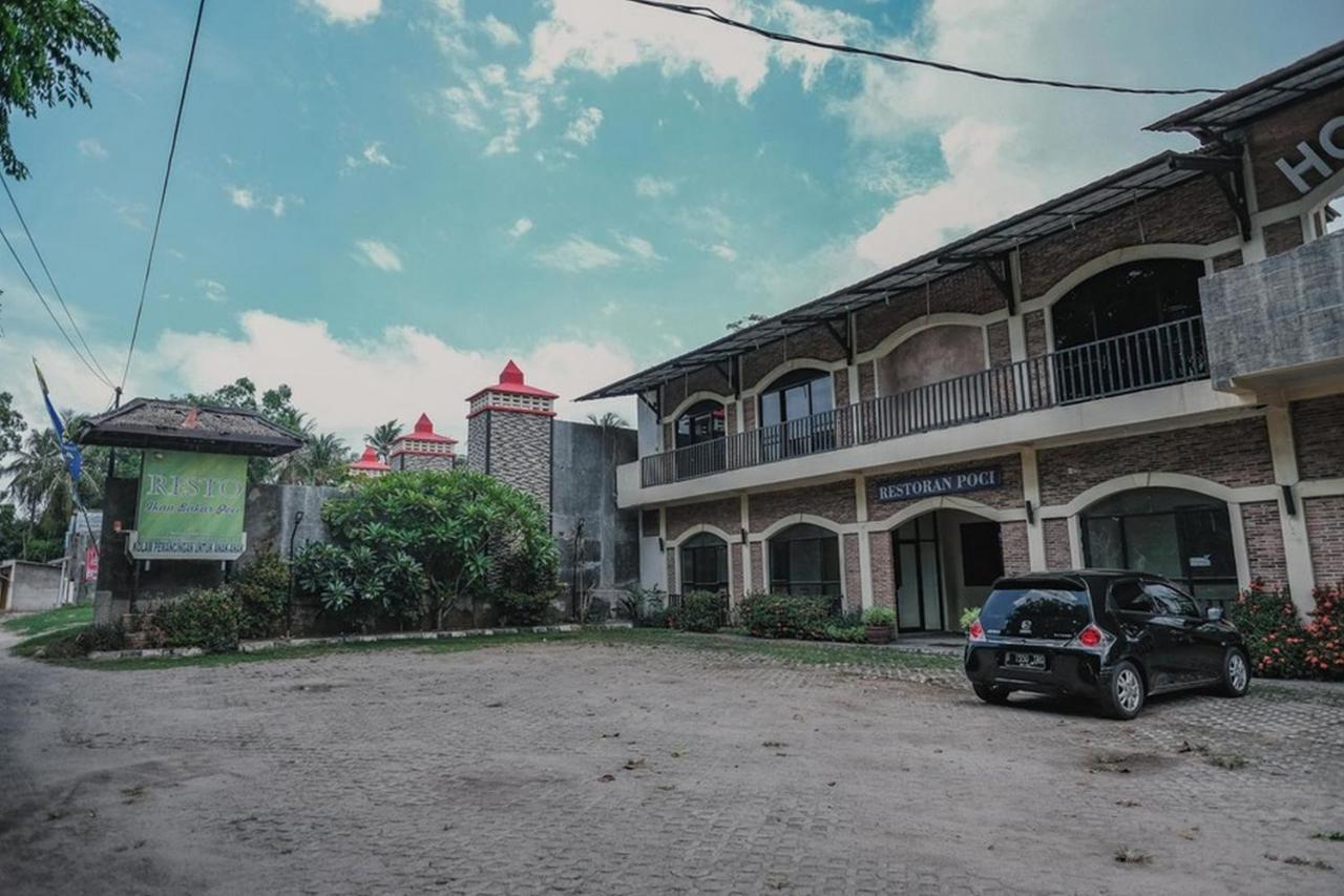 Готель Reddoorz Near Pantai Florida Anyer Серанг Екстер'єр фото