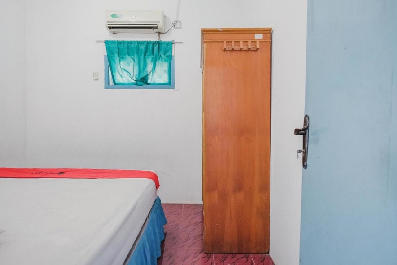 Готель Reddoorz Near Pantai Florida Anyer Серанг Екстер'єр фото