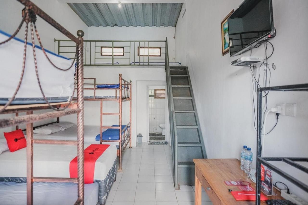 Готель Reddoorz Near Pantai Florida Anyer Серанг Екстер'єр фото
