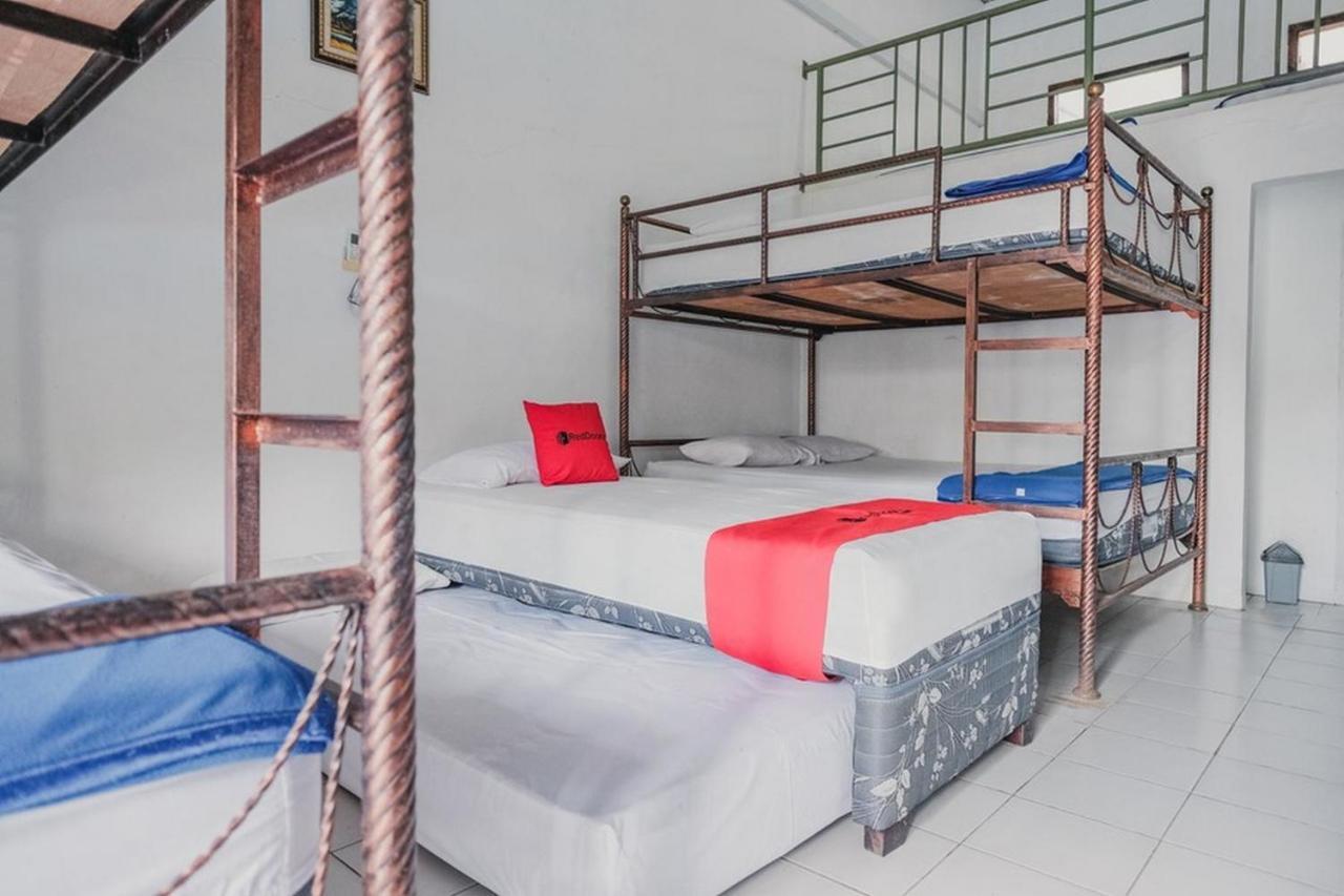 Готель Reddoorz Near Pantai Florida Anyer Серанг Екстер'єр фото