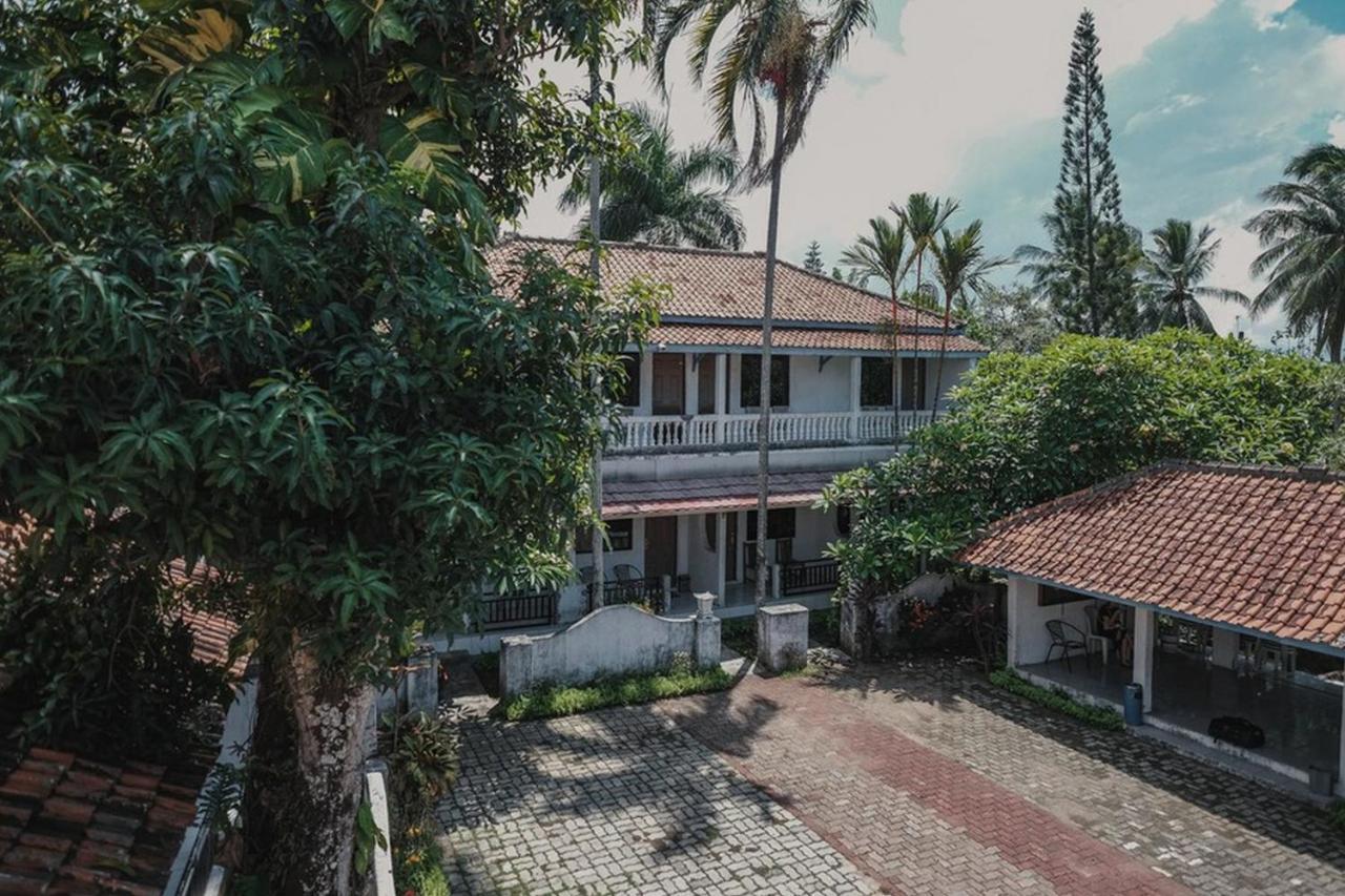 Готель Reddoorz Near Pantai Florida Anyer Серанг Екстер'єр фото