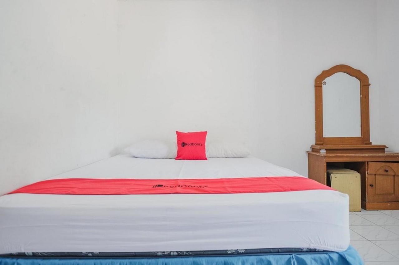 Готель Reddoorz Near Pantai Florida Anyer Серанг Екстер'єр фото